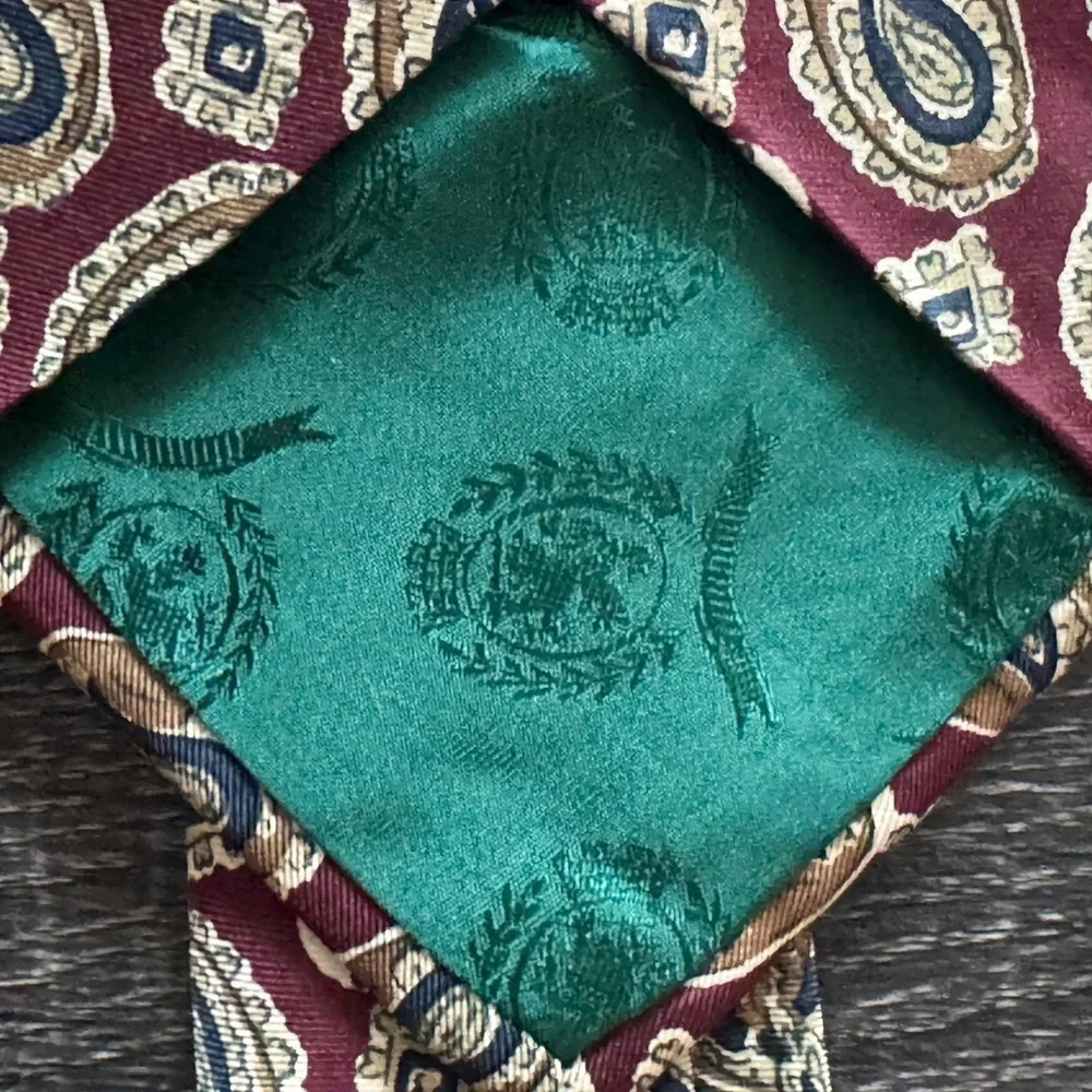 TOMMY HILFIGER  Vintage Paisley Burgundy 100% Silk Neck Tie Made USA